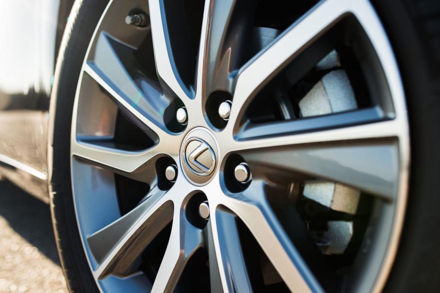  Lexus ES300h 2016 года  (фото 18 из 22)